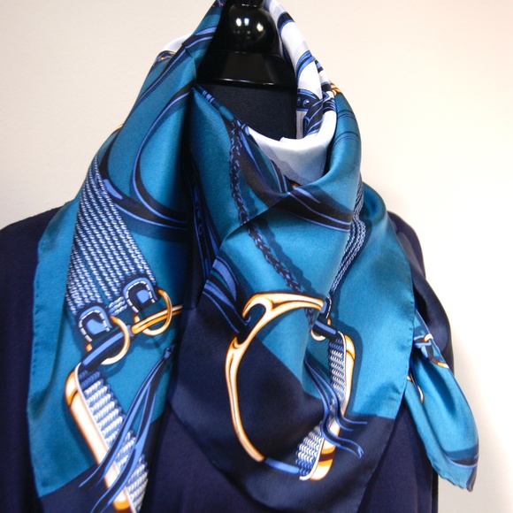 New Gucci Scarf Iconic Equestrian Logo Print Silk Wrap - Picture 13 of 14